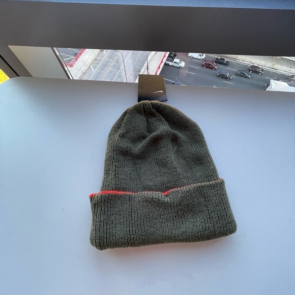 NWT Nike Army Green Knitted Winter Knit Beanie Logo Skull Cap Unisex - Picture 2 of 4